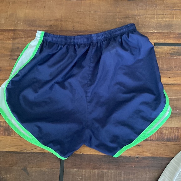 Nike shorts navy/lime green/white - Picture 2 of 3
